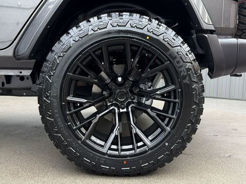 Used 2025 Jeep Wrangler Unlimited Sahara w/ Safety Group image 12