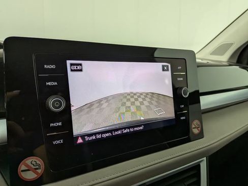 Used 2025 Volkswagen Taos SE AWD/4WD image 6