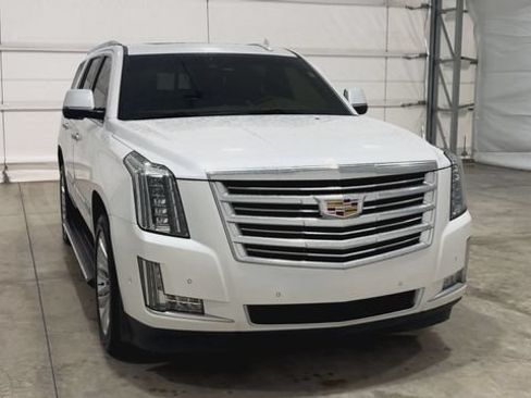 Used 2018 Cadillac Escalade Platinum RWD image 7