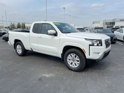 Used 2024 Nissan Frontier SV w/ SV Convenience Package RWD image 6
