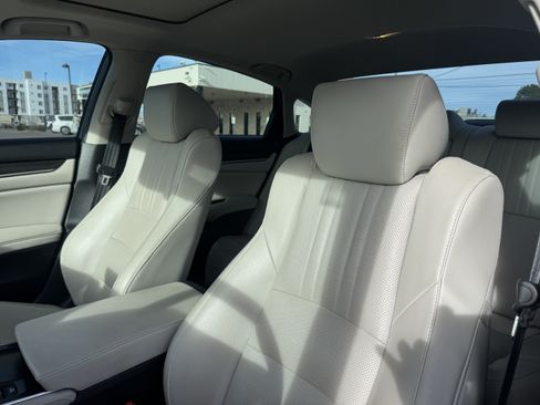 Used 2018 Honda Accord Touring image 15