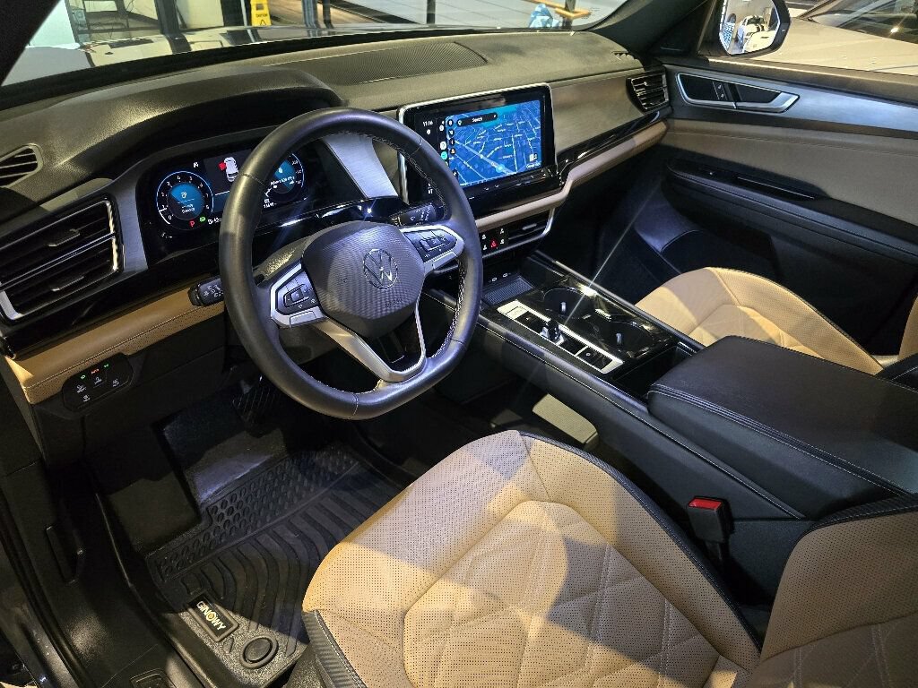 Used 2024 Volkswagen Atlas Cross Sport SE w/ Panoramic Sunroof Package FWD image 13