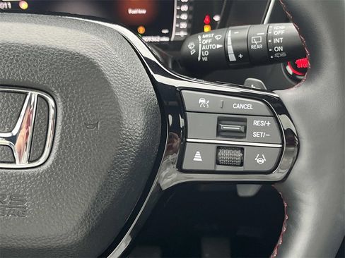 Used 2025 Honda Pilot Black Edition image 23