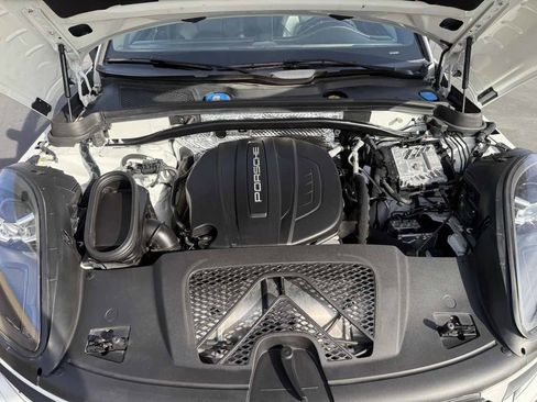 Used 2021 Porsche Macan image 11