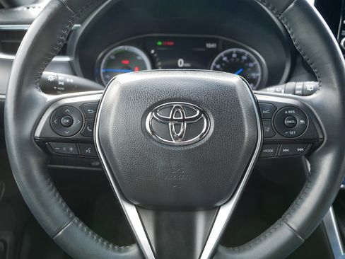 Used 2022 Toyota Venza XLE image 25