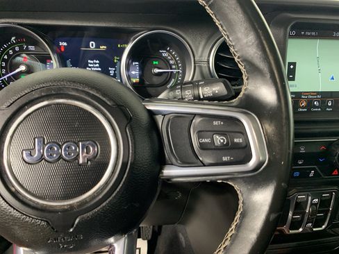 Used 2022 Jeep Wrangler Unlimited Sahara AWD/4WD image 21