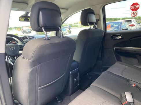 Used 2019 Dodge Journey SE FWD image 13