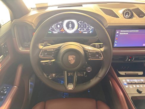 Certified 2026 Porsche Cayenne Turbo AWD/4WD image 36