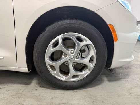 Used 2021 Chrysler Pacifica Limited image 20