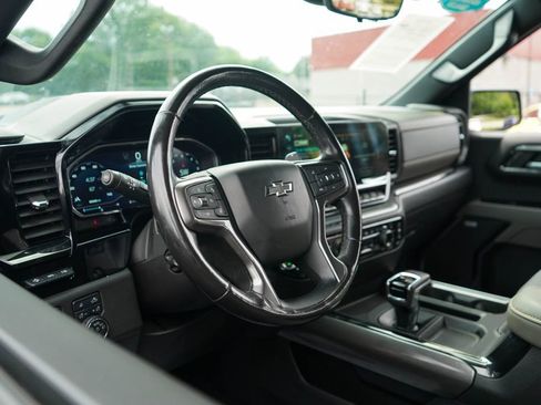 Used 2022 Chevrolet Silverado 1500 ZR2 w/ Technology Package AWD/4WD image 5