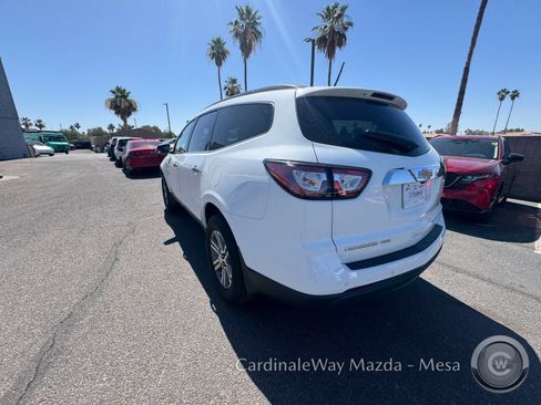 Used 2017 Chevrolet Traverse LT AWD/4WD image 5