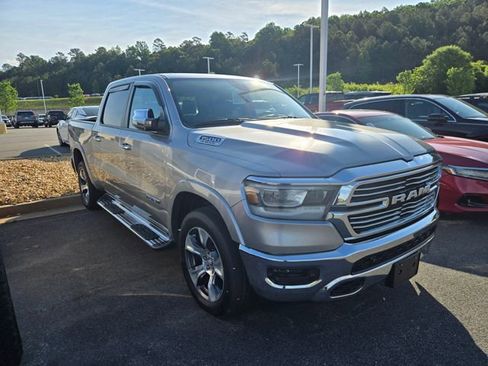 Used 2019 RAM 1500 Laramie AWD/4WD image 3