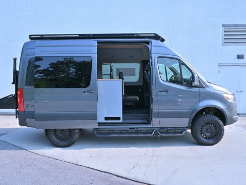 Used 2025 Mercedes-Benz Sprinter 2500 image 11