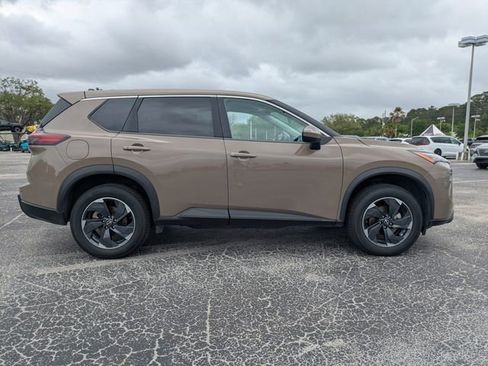 Used 2025 Nissan Rogue SV AWD/4WD image 4