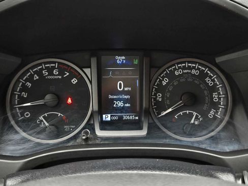 Certified 2022 Toyota Tacoma TRD Off-Road AWD/4WD image 28