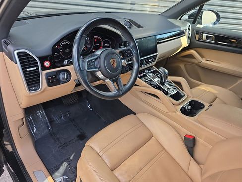 Used 2020 Porsche Cayenne image 4