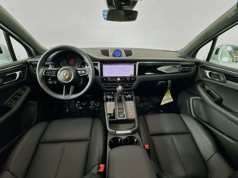 Certified 2025 Porsche Macan AWD/4WD image 21