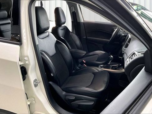 Used 2019 Jeep Compass Latitude image 28