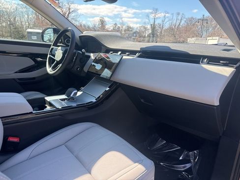 Used 2024 Land Rover Range Rover Evoque S image 34