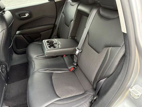 Used 2018 Jeep Compass Latitude w/ Popular Equipment Group FWD image 20