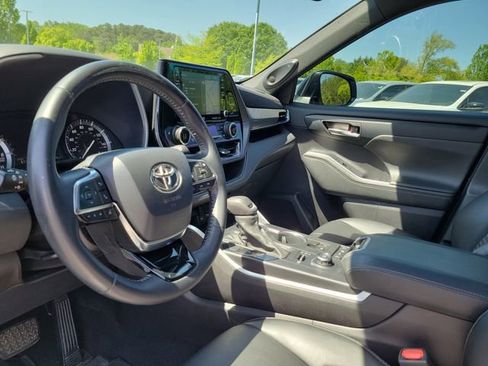 Used 2021 Toyota Highlander XSE AWD/4WD image 14