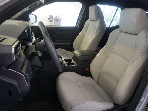 Used 2025 Toyota 4Runner SR5 AWD/4WD image 15