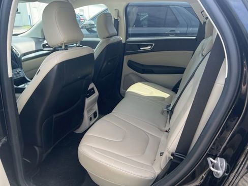 Used 2022 Ford Edge Titanium AWD/4WD image 10