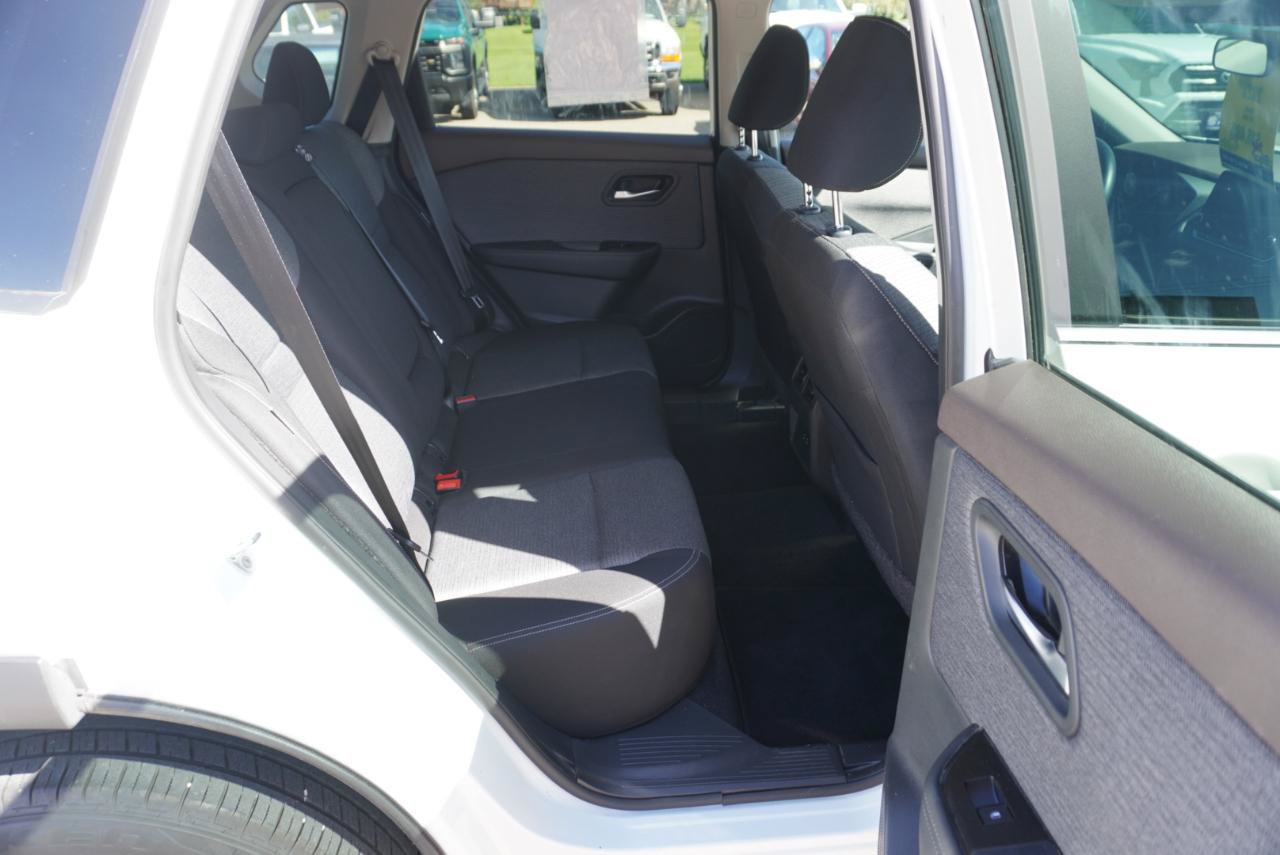 Used 2023 Nissan Rogue SV AWD/4WD image 19