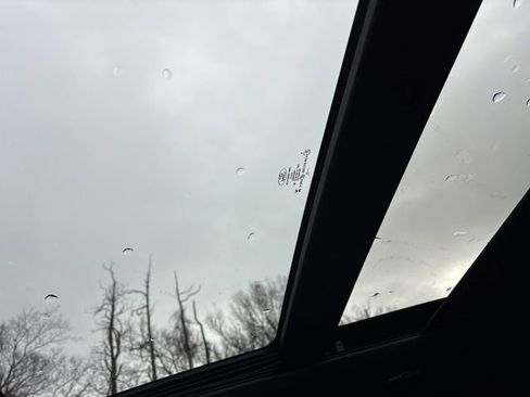 Certified 2024 Ford Explorer ST-Line w/ Class IV Trailer Tow Package image 18