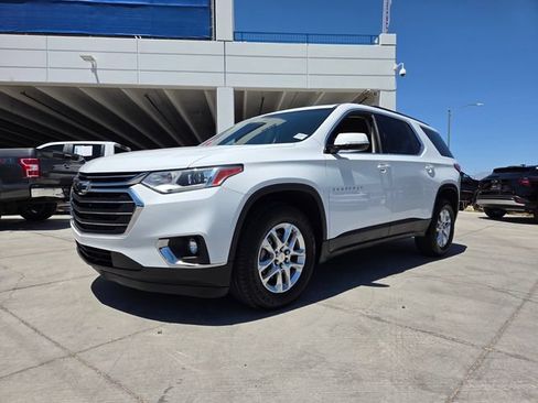 Used 2019 Chevrolet Traverse LT FWD image 2