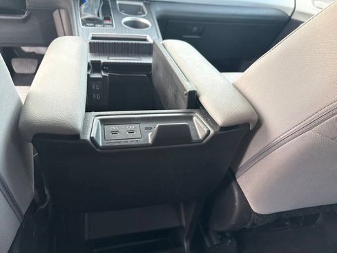 Used 2025 Toyota Sienna LE FWD image 22