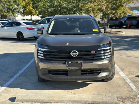 Used 2025 Nissan Kicks SR image 2