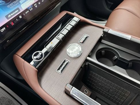 New 2026 Lincoln Navigator Reserve AWD/4WD image 18