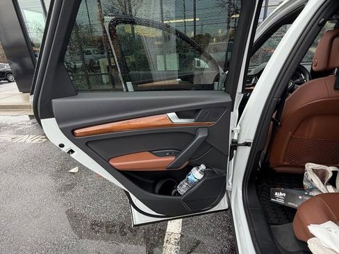 Used 2021 Audi Q5 2.0T Premium w/ Convenience Package image 11