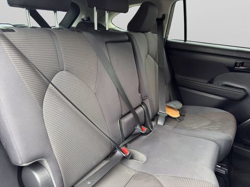 Used 2020 Toyota Highlander LE AWD/4WD image 21