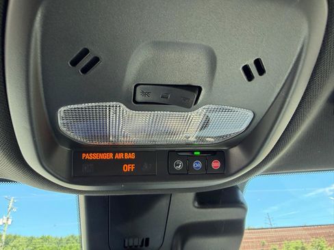 Used 2025 Chevrolet Trax RS w/ Driver Confidence Package FWD image 18