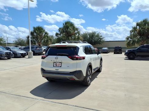Used 2023 Nissan Rogue SL w/ SL Premium Package FWD image 5
