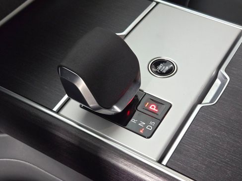 New 2026 Land Rover Range Rover Long Wheelbase SE image 30