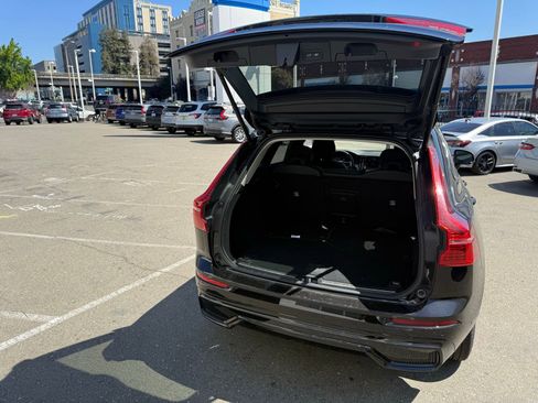 Used 2025 Volvo XC60 B5 Plus image 4