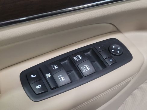 Used 2017 Jeep Grand Cherokee Limited image 27