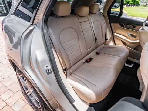 Used 2022 Mercedes-Benz GLC 300 image 39