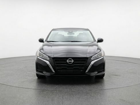 Used 2025 Nissan Altima 2.5 SV image 2