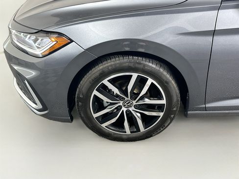 Used 2025 Volkswagen Jetta SE FWD image 11