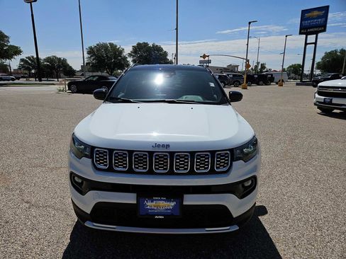 Used 2025 Jeep Compass Limited AWD/4WD image 3