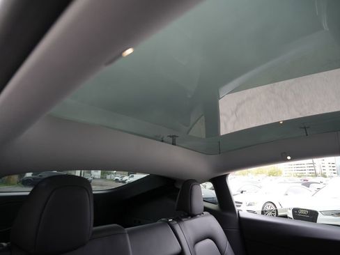 Used 2020 Tesla Model Y Performance image 31