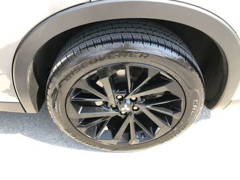 Used 2023 Mitsubishi Outlander SE Black Edition AWD/4WD image 12