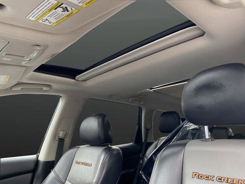 Used 2019 Nissan Pathfinder SL image 18