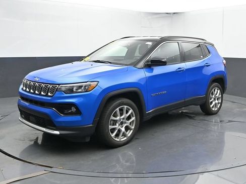 Used 2025 Jeep Compass Limited AWD/4WD image 7