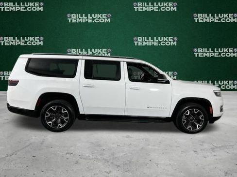 Used 2023 Jeep Wagoneer L Series III w/ Preferred Equipment Group AWD/4WD image 7