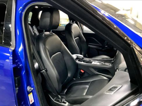 Used 2020 Jaguar F-PACE Premium image 9